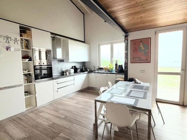 Appartamento in affitto di 130 m² in Via Don Carlo Roveda