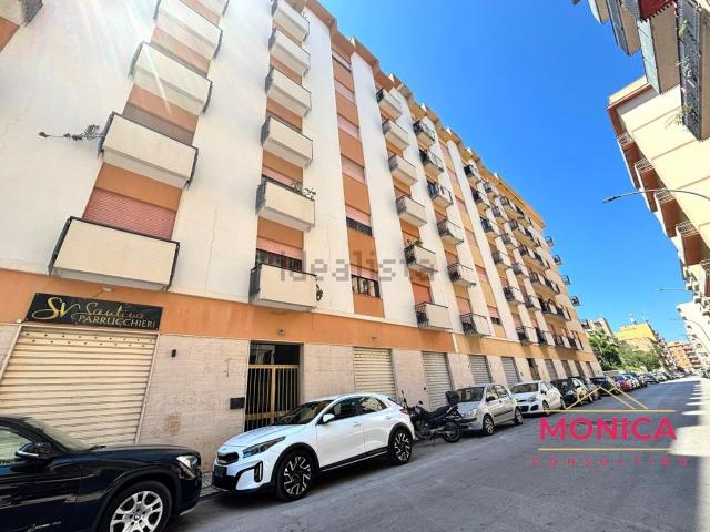 Appartamento in affitto di 130 m² in Via degli Iris, 44