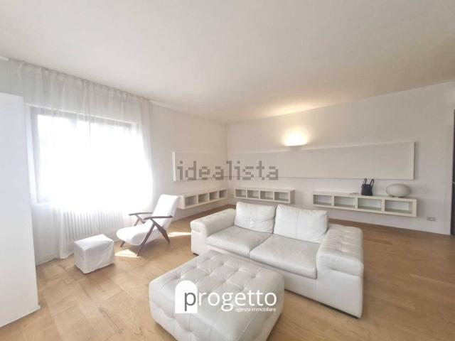 Appartamento in affitto di 130 m² in Via dei Laghi