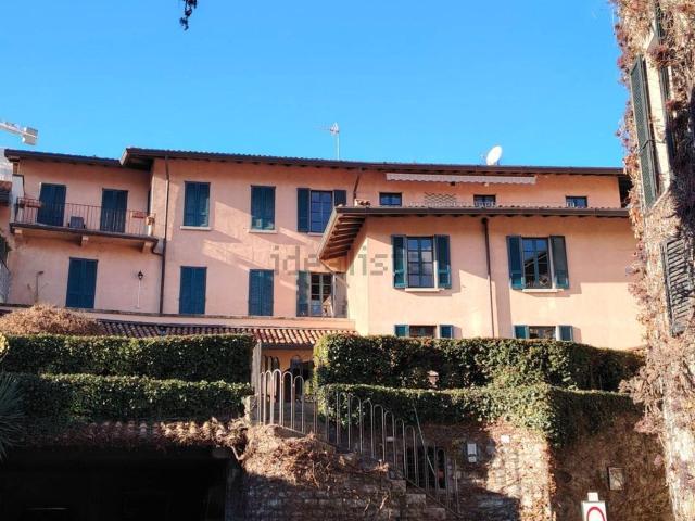 Appartamento in affitto di 130 m² in Via E. Sfondrati, 2