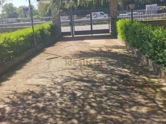 Appartamento in affitto di 130 m² in Via Falerina