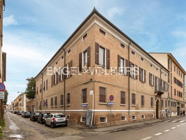 Appartamento in affitto di 130 m² in Via Montebello, 51