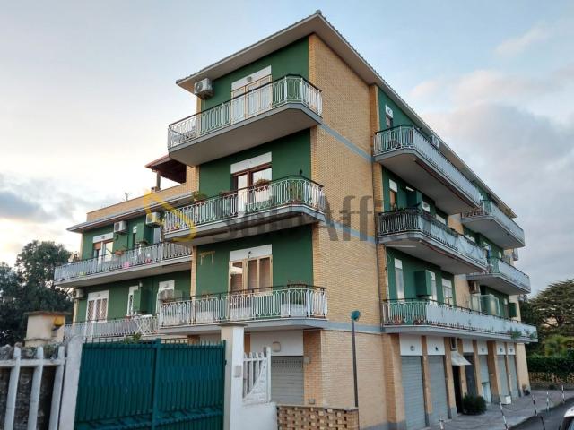 Appartamento in affitto di 130 m² in Via Mario Giuliano