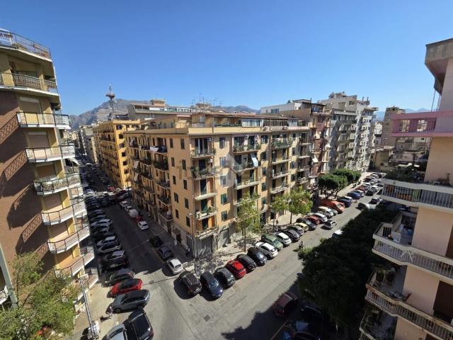 Appartamento in affitto di 130 m² in Via Michele Cipolla, 34