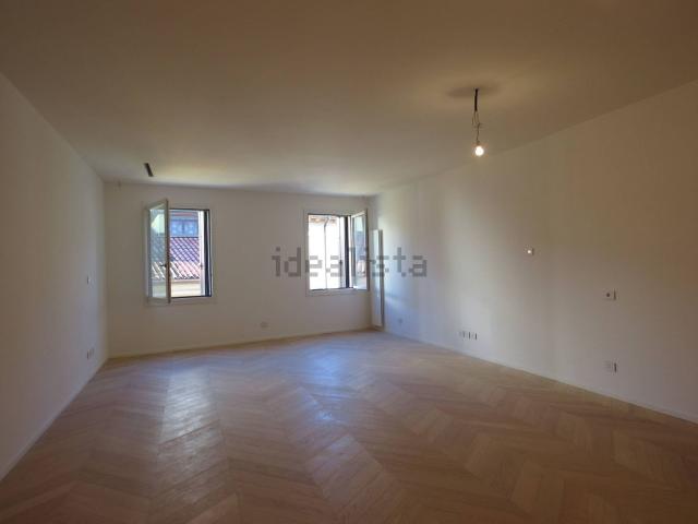 Appartamento in affitto di 130 m² in Via San Fermo, 11