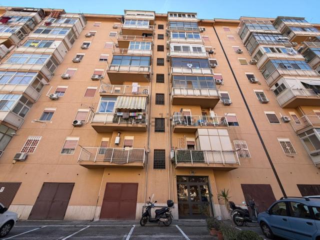 Appartamento in affitto di 130 m² in Via Scaglione Pietro, 45
