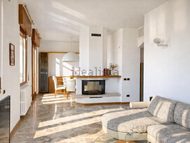 Appartamento in affitto di 130 m² in Via Pannonia