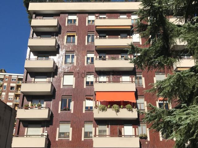 Appartamento in affitto di 130 m² in Via Pier Candido Decembrio, 25