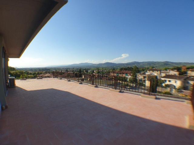 Appartamento in affitto di 130 m² in Via Roma