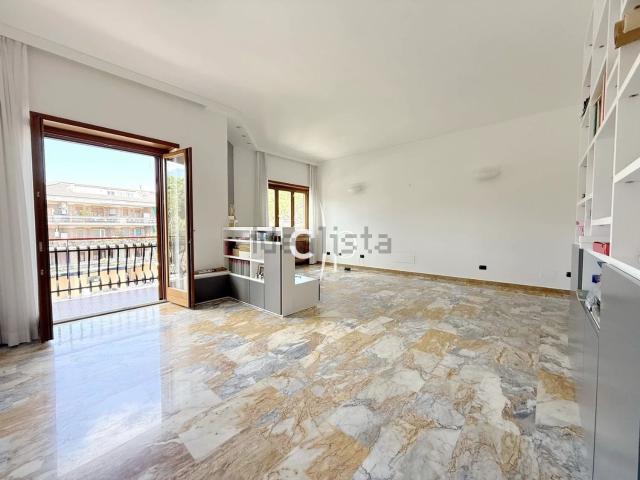 Appartamento in affitto di 130 m² in Via Virginia Agnelli