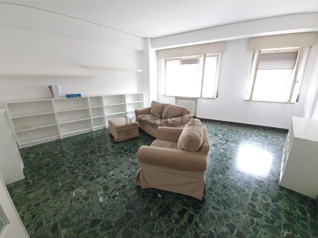 Appartamento in affitto di 130 m² in Via XX Settembre, 9