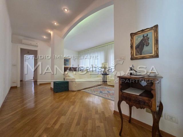 Appartamento in affitto di 130 m² in Piazza Matteo Canessa, 7