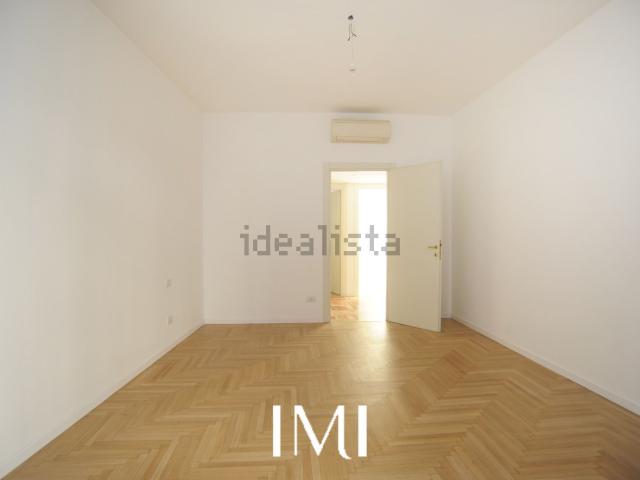 Appartamento in affitto di 131 m² in Via Giuseppe Mussi, 4