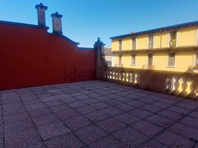 Appartamento in affitto di 132 m² in Via Cadore