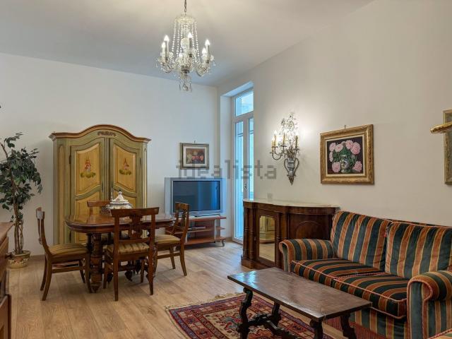 Appartamento in affitto di 132 m² in Via Giudice Guglielmo, 12