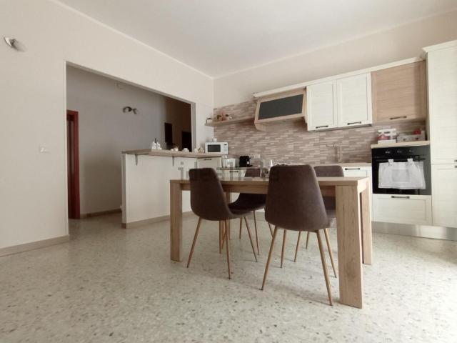Appartamento in affitto di 132 m² in Via Pola, 52