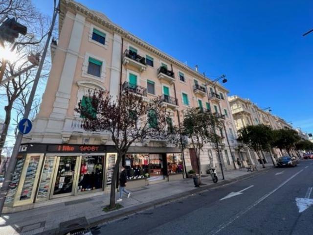 Appartamento in affitto di 132 m² in Viale San Martino, 249