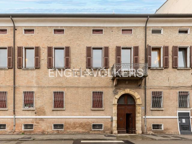 Appartamento in affitto di 133 m² in Via Montebello, 51