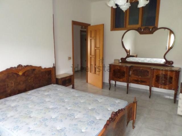 Appartamento in affitto di 135 m² in Via Complanare Varco d&apos Izzo