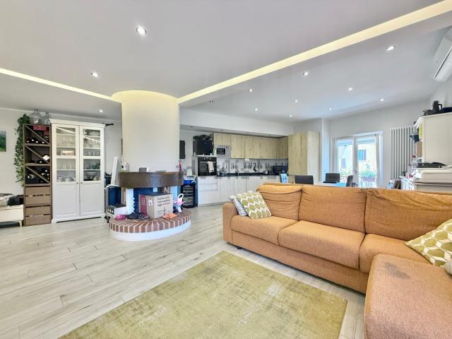 Appartamento in affitto di 135 m² in Via Agillina