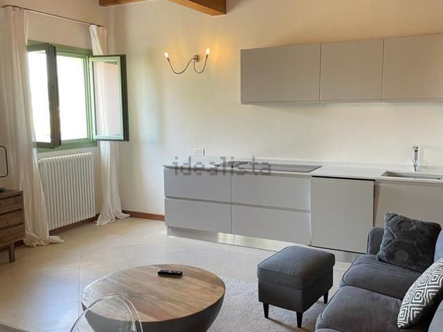 Appartamento in affitto di 135 m² in Via Brasavola