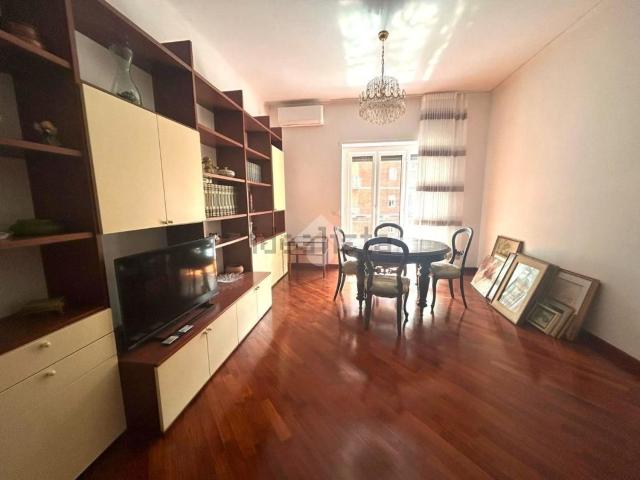 Appartamento in affitto di 135 m² in Via Giulio Palermo, 52