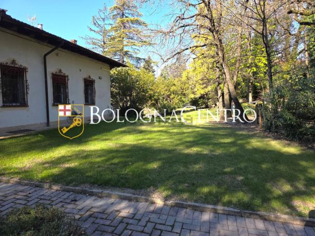 Appartamento in affitto di 135 m² in Via delle Lastre
