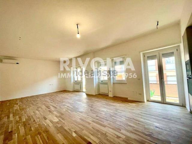 Appartamento in affitto di 135 m² in Via Ettore Pais