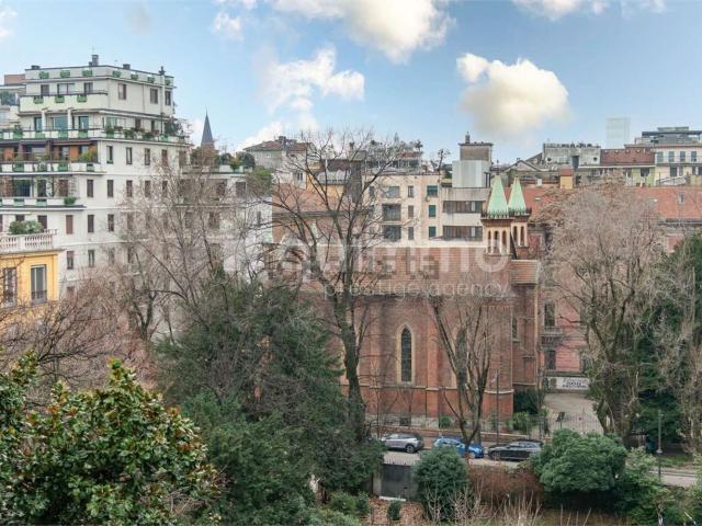 Appartamento in affitto di 135 m² in Via Filippo Turati, 7