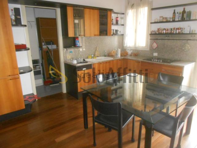 Appartamento in affitto di 135 m² in Via Francesco Squarcione
