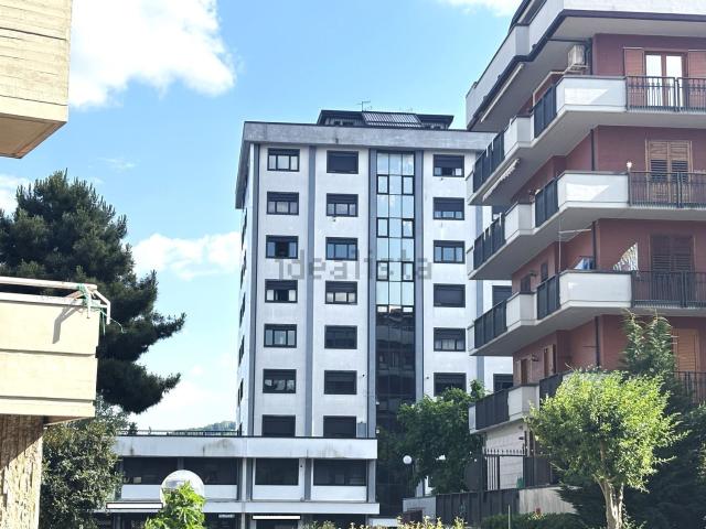 Appartamento in affitto di 135 m² in Via Salvatore Pescatori, 123