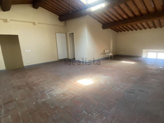 Appartamento in affitto di 135 m² in Via San Paolino