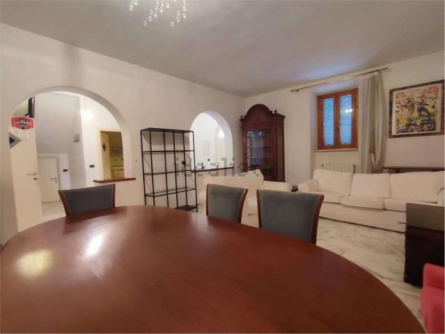 Appartamento in affitto di 135 m² in Via Roma
