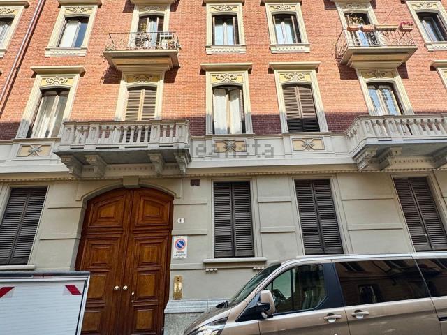 Appartamento in affitto di 135 m² in Via Raimondo Montecuccoli, 6