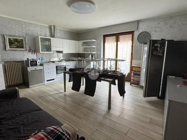 Appartamento in affitto di 135 m² in Via Vittorio Veneto, 86