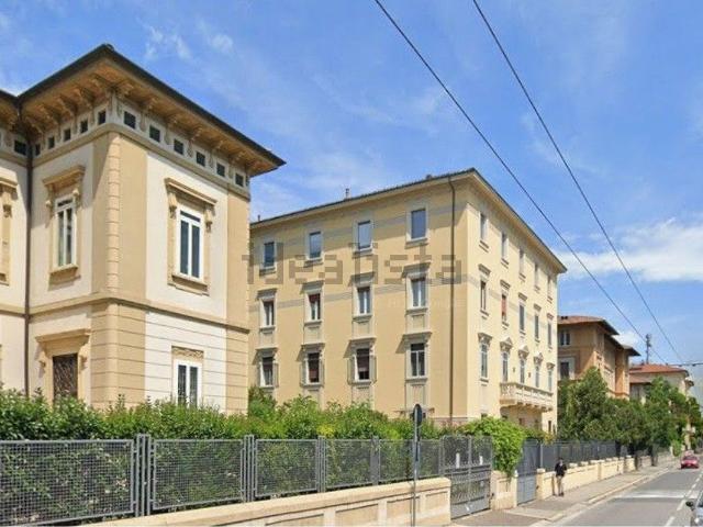 Appartamento in affitto di 135 m² in Viale Enrico Panzacchi