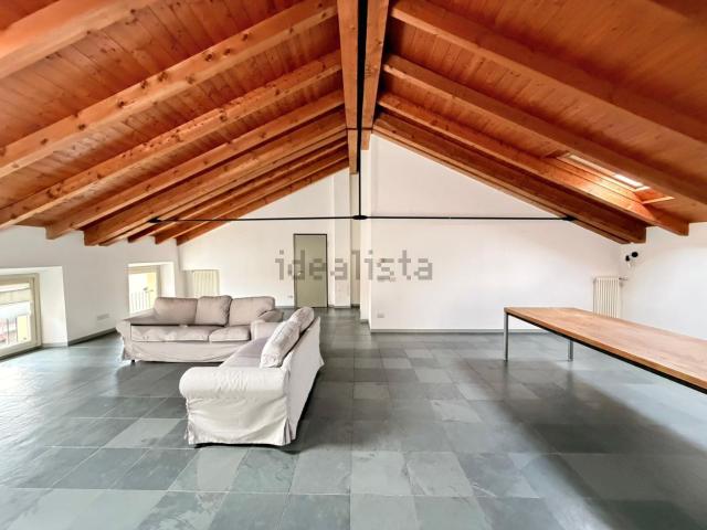 Appartamento in affitto di 135 m² in Borgo Lalatta, 4