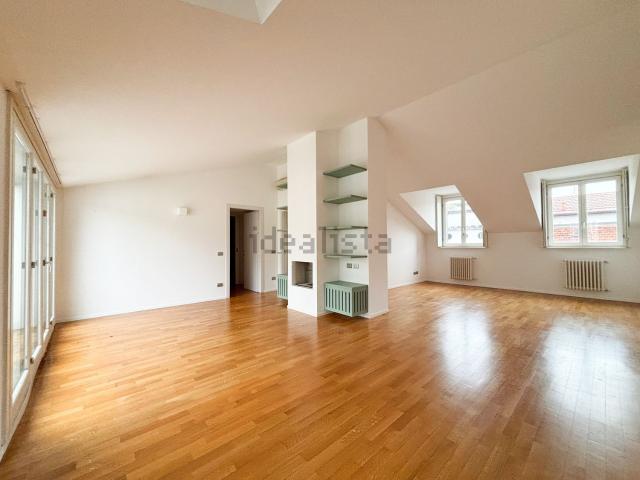 Appartamento in affitto di 135 m² in Corso Monforte, 41