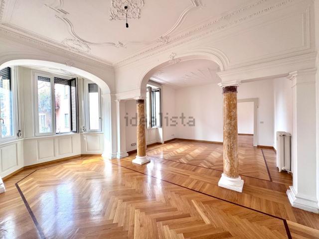 Appartamento in affitto di 136 m² in Via Gian Battista Vico, 4