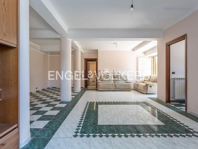 Appartamento in affitto di 136 m² in Via del Fosso della Castelluccia