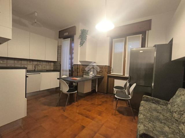 Appartamento in affitto di 136 m² in Via Martiri della Resistenza, 1