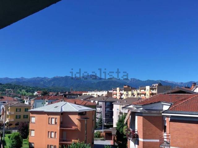 Appartamento in affitto di 137 m² in Via A. Annoni