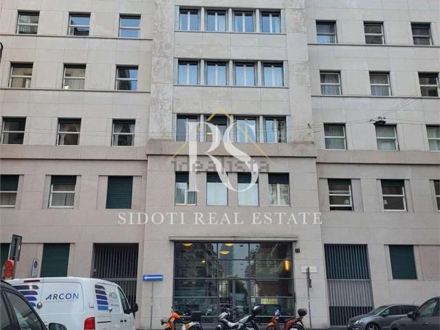 Appartamento in affitto di 137 m² in Via dell&apos Annunciata, 27