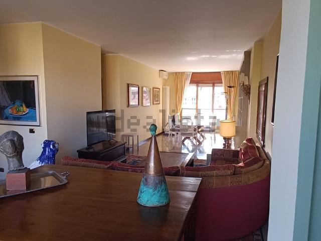 Appartamento in affitto di 138 m² in Via Giovanni Battista Nazari, 8