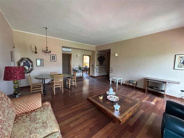Appartamento in affitto di 138 m² in Via Santa Lucia, 37