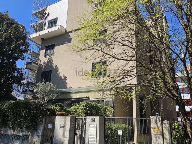 Appartamento in affitto di 138 m² in Viale Francesco Restelli, 27