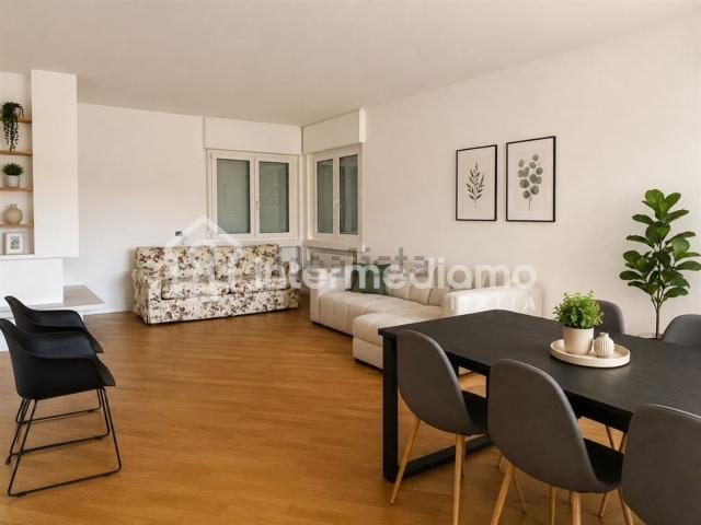 Appartamento in affitto di 139 m² in Via Braile, 1