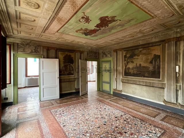 Appartamento in affitto di 139 m² in Via Santa Maria in Chiavica, 8