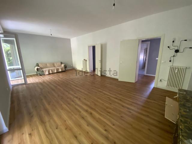 Appartamento in affitto di 139 m² in Viale Goffredo Mameli, 105