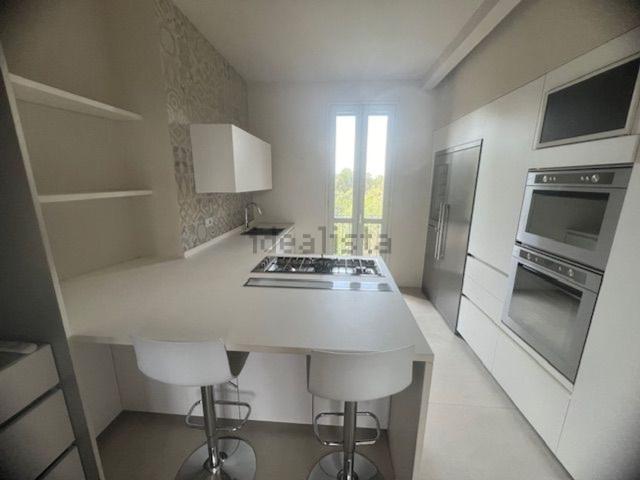 Appartamento in affitto di 140 m² in Via Castelnuovo R 4